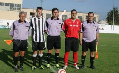 El colegiado Vior Iglesias en un partido en El Rollo / Antonio Corral