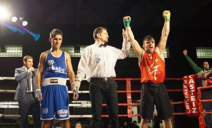 Ander Sánchez se estrena con victoria como boxeador