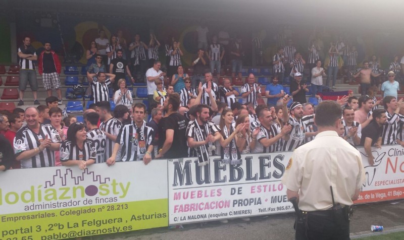 La hinchada del Haro, una vez más de diez