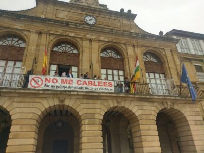 Izado de la bandera por el 9 de mayo