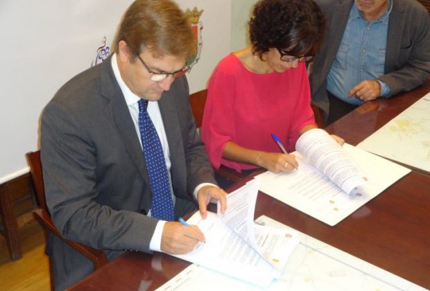 Firma convenio Delegado del Gobierno y Alcaldesa_de Haro